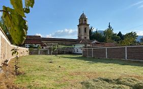 Cabaña con excelente ubicación y zona verde.